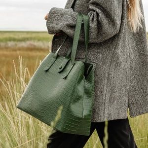 Limited edition - FAWN Design Green Croc Shoulder Bag (NWOT)